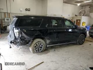 ✅ 2023 Chevrolet Suburban Z71 • VIN: 1GNSKDKD2PR388226 • Lot: 48909484. Wystawiony na Copart z przebiegiem 25 081 mil. Bezpłatny archiwum sprzedaży aukcyjnych z USA i szczegółowy raport historii pojazdu na DreamBid. Zdjęcie 3.