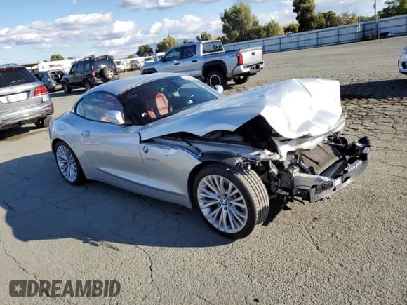 ✅ 2013 BMW Z4 sDrive28i • VIN: WBALL5C5XDJ104520 • Lot: 82199615. Wystawiony na Copart z przebiegiem Nie podano. Bezpłatny archiwum sprzedaży aukcyjnych z USA i szczegółowy raport historii pojazdu na DreamBid. Zdjęcie 4.