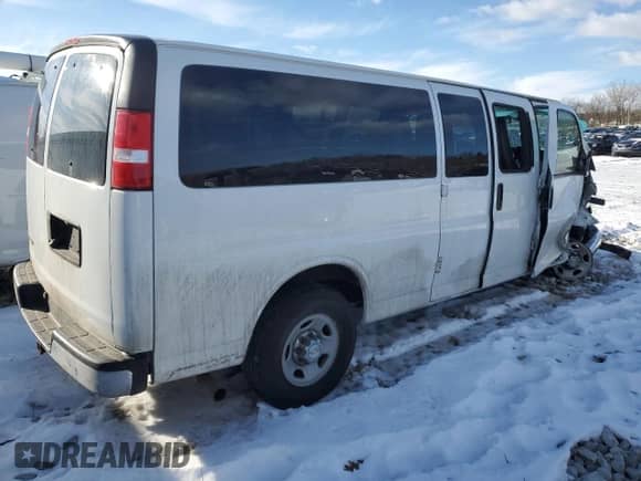 2017 Chevrolet Express Passenger LT с VIN 1GAZGPFG6H1352336, выставлен на аукционе Copart как лот 89323165 с пробегом Не указан миль и Списание • Salvage title. История ставок и продаж доступна на DreamBid. Изображение 3.