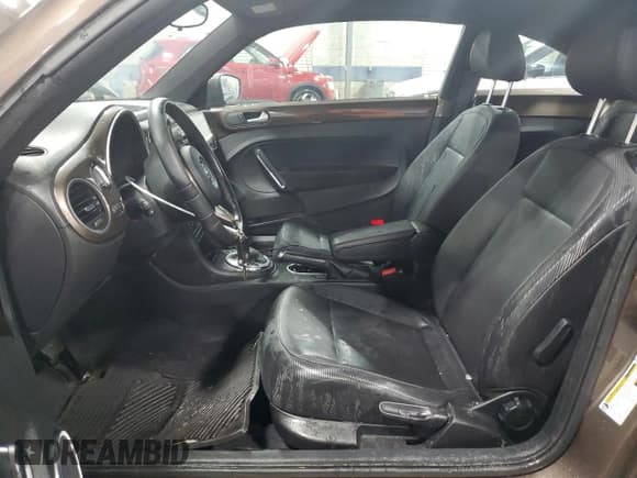 ✅ 2013 Volkswagen Beetle Fender Edition • VIN: 3VWJP7AT9DM679705 • Lot: 44948405. Listed on Copart with 81,190 mi. Free auction sales archive from the USA and detailed vehicle history report at DreamBid. Image 7.