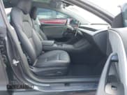 ✅ 2025 Tesla Model 3 Long Range • VIN: 5YJ3E1EA5SF978729 • Lot: 43384298. Wystawiony na IAAI z przebiegiem 11 689 mil. Bezpłatny archiwum sprzedaży aukcyjnych z USA i szczegółowy raport historii pojazdu na DreamBid. Zdjęcie 5.