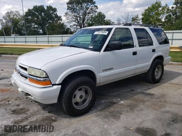 2003 Chevrolet Blazer LS z VIN 1GNDT13X13K179026, wystawiony jako Copart lot #71979684 z przebiegiem 213 519 mil mil oraz Szkoda całkowita • Salvage title. Historia ofert i sprzedaży dostępna na DreamBid. Obrazek 1.