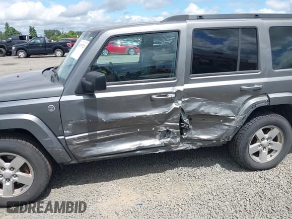 ✅ 2007 Jeep Commander Sport • VIN: 1J8HG48P27C589142 • Lot: 42379721. Listed on IAAI with 162,397 mi. Free auction sales archive from the USA and detailed vehicle history report at DreamBid. Image 6.