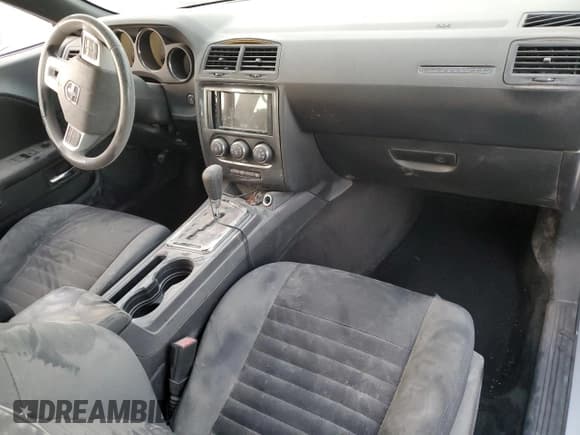 ✅ 2012 Dodge Challenger SXT • VIN: 2C3CDYAG7CH257897 • Lot: 81847384. Wystawiony na Copart z przebiegiem Nie podano. Bezpłatny archiwum sprzedaży aukcyjnych z USA i szczegółowy raport historii pojazdu na DreamBid. Zdjęcie 8.