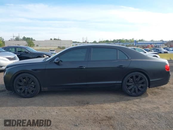 ✅ 2018 Bentley Flying Spur • VIN: SCBEC9ZA2JC070647 • Лот: 43317964. Опубликован ранее на IAAI с пробегом 60 360 миль. Бесплатный доступ к архиву аукционных продаж из США и подробный отчёт об истории автомобиля на DreamBid. Изображение 14.