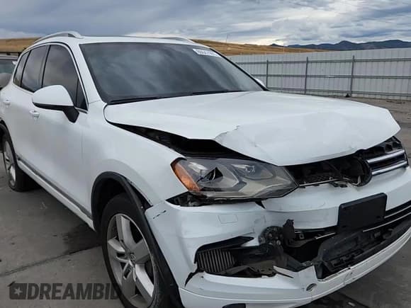 ✅ 2012 Volkswagen Touareg Sport • VIN: WVGEK9BP4CD010702 • Лот: 80647995. Опубликован ранее на Copart с пробегом 106 070 миль. Бесплатный доступ к архиву аукционных продаж из США и подробный отчёт об истории автомобиля на DreamBid. Изображение 14.