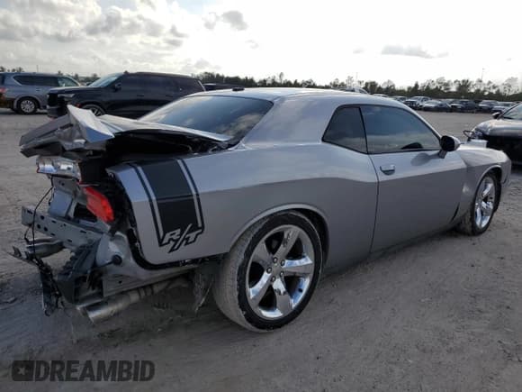 ✅ 2013 Dodge Challenger R/T Classic • VIN: 2C3CDYBT8DH635805 • Lot: 82416474. Wystawiony na Copart z przebiegiem 110 241 mil. Bezpłatny archiwum sprzedaży aukcyjnych z USA i szczegółowy raport historii pojazdu na DreamBid. Zdjęcie 3.