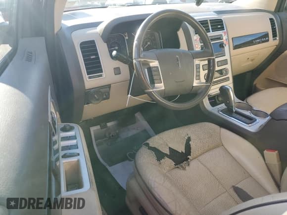 ✅ 2009 Lincoln MKX • VIN: 2LMDU88C49BJ03467 • Lot: 82219615. Wystawiony na Copart z przebiegiem 144 646 mil. Bezpłatny archiwum sprzedaży aukcyjnych z USA i szczegółowy raport historii pojazdu na DreamBid. Zdjęcie 8.