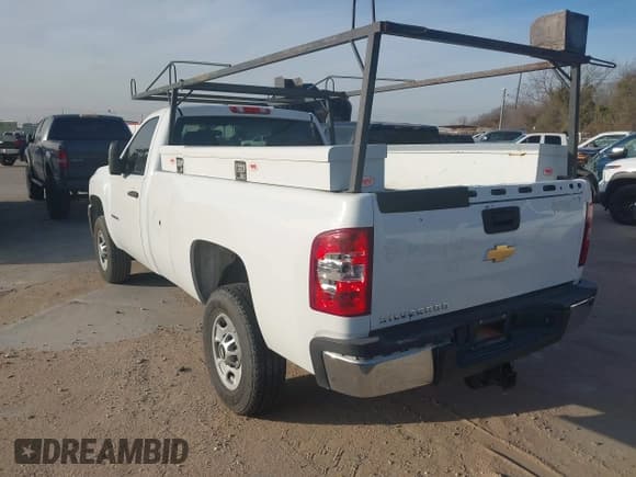 ✅ 2011 Chevrolet Silverado 2500HD Work Truck • VIN: 1GC0CVCG2BF214047 • Lot: 41410653. Wystawiony na IAAI z przebiegiem 224 820 mil. Bezpłatny archiwum sprzedaży aukcyjnych z USA i szczegółowy raport historii pojazdu na DreamBid. Zdjęcie 3.