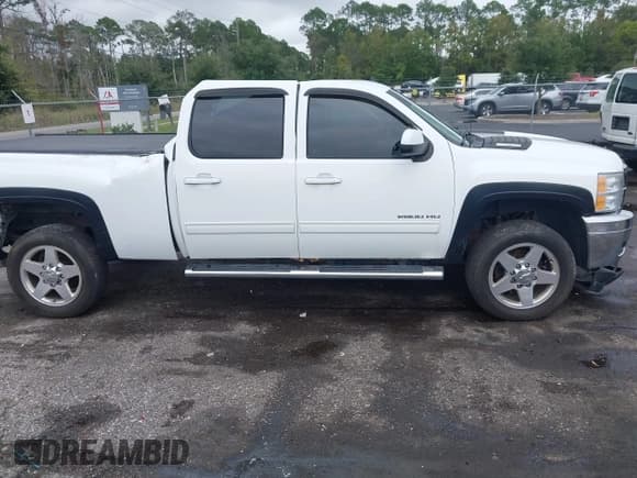 ✅ 2012 Chevrolet Silverado 2500HD LTZ • VIN: 1GC1KYE88CF200220 • Lot: 43410640. Wystawiony na IAAI z przebiegiem 246 702 mil. Bezpłatny archiwum sprzedaży aukcyjnych z USA i szczegółowy raport historii pojazdu na DreamBid. Zdjęcie 13.