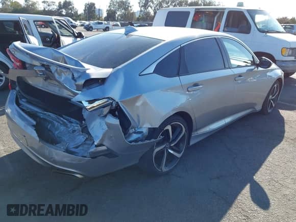 2018 Honda Accord Sport z VIN 1HGCV1F35JA266889, wystawiony jako IAAI lot #43383338 z przebiegiem 64 603 mil mil oraz . Historia ofert i sprzedaży dostępna na DreamBid. Obrazek 4.