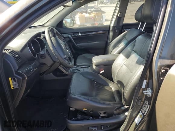 ✅ 2013 Kia Sorento EX • VIN: 5XYKU3A20DG332213 • Лот: 71717435. Опубликован ранее на Copart с пробегом Не указан. Бесплатный доступ к архиву аукционных продаж из США и подробный отчёт об истории автомобиля на DreamBid. Изображение 7.