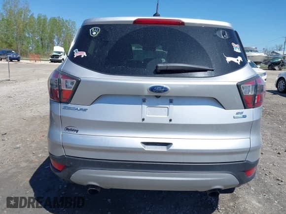✅ 2017 Ford Escape SE • VIN: 1FMCU9G93HUB34575 • Lot: 42279592. Wystawiony na IAAI z przebiegiem 71 904 mil. Bezpłatny archiwum sprzedaży aukcyjnych z USA i szczegółowy raport historii pojazdu na DreamBid. Zdjęcie 17.