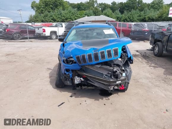 ✅ 2022 Jeep Cherokee Trailhawk • VIN: 1C4PJMBX2ND522285 • Lot: 43137451. Wystawiony na IAAI z przebiegiem 14 205 mil. Bezpłatny archiwum sprzedaży aukcyjnych z USA i szczegółowy raport historii pojazdu na DreamBid. Zdjęcie 6.