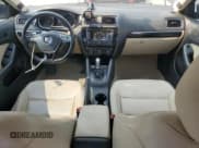 ✅ 2015 Volkswagen Jetta S • VIN: 3VWLA7AJ6FM414865 • Lot: 71738735. Wystawiony na Copart z przebiegiem 101 282 mil. Bezpłatny archiwum sprzedaży aukcyjnych z USA i szczegółowy raport historii pojazdu na DreamBid. Zdjęcie 8.