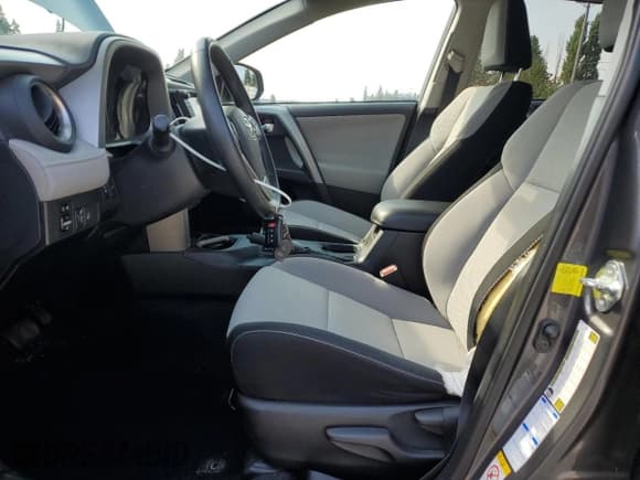 ✅ 2018 Toyota RAV4 XLE • VIN: 2T3RFREV0JW746699 • Lot: 70541535. Wystawiony na Copart z przebiegiem 71 013 mil. Bezpłatny archiwum sprzedaży aukcyjnych z USA i szczegółowy raport historii pojazdu na DreamBid. Zdjęcie 7.