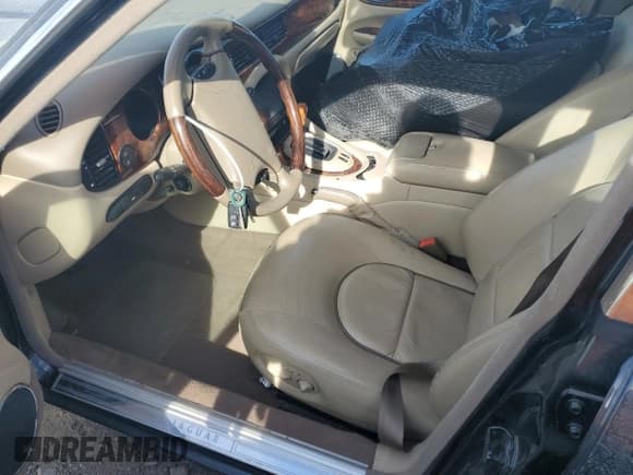 ✅ 1999 Jaguar XJ • VIN: SAJKD6043XC872105 • Lot: 86270724. Wystawiony na Copart z przebiegiem Nie podano. Bezpłatny archiwum sprzedaży aukcyjnych z USA i szczegółowy raport historii pojazdu na DreamBid. Zdjęcie 7.