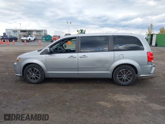 ✅ 2017 Dodge Grand Caravan GT • VIN: 2C4RDGEG2HR604161 • Lot: 43497961. Wystawiony na IAAI z przebiegiem 114 885 mil. Bezpłatny archiwum sprzedaży aukcyjnych z USA i szczegółowy raport historii pojazdu na DreamBid. Zdjęcie 14.