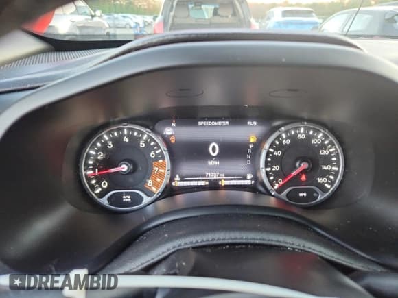 ✅ 2021 Jeep Renegade Latitude • VIN: ZACNJDBB6MPM75898 • Lot: 82727755. Wystawiony na Copart z przebiegiem 71 737 mil. Bezpłatny archiwum sprzedaży aukcyjnych z USA i szczegółowy raport historii pojazdu na DreamBid. Zdjęcie 9.