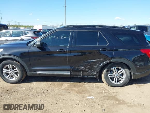 ✅ 2022 Ford Explorer XLT • VIN: 1FMSK8DH0NGA96191 • Lot: 41983762. Wystawiony na IAAI z przebiegiem 47 637 mil. Bezpłatny archiwum sprzedaży aukcyjnych z USA i szczegółowy raport historii pojazdu na DreamBid. Zdjęcie 15.