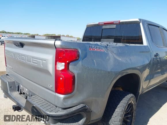 ✅ 2024 Chevrolet Silverado 1500 LT Trail Boss • VIN: 3GCUDFED2RG297186 • Lot: 43601207. Wystawiony na IAAI z przebiegiem 36 274 mil. Bezpłatny archiwum sprzedaży aukcyjnych z USA i szczegółowy raport historii pojazdu na DreamBid. Zdjęcie 6.