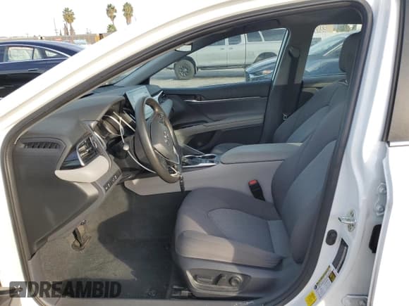 ✅ 2022 Toyota Camry Hybrid LE • VIN: 4T1C31AK5NU592324 • Lot: 92202475. Wystawiony na Copart z przebiegiem 46 066 mil. Bezpłatny archiwum sprzedaży aukcyjnych z USA i szczegółowy raport historii pojazdu na DreamBid. Zdjęcie 7.