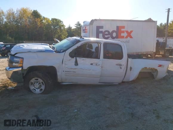 ✅ 2007 Chevrolet Silverado 2500HD 1LT • VIN: 1GCHK23647F553914 • Лот: 43413805. Опубликован ранее на IAAI с пробегом 235 158 миль. Бесплатный доступ к архиву аукционных продаж из США и подробный отчёт об истории автомобиля на DreamBid. Изображение 12.