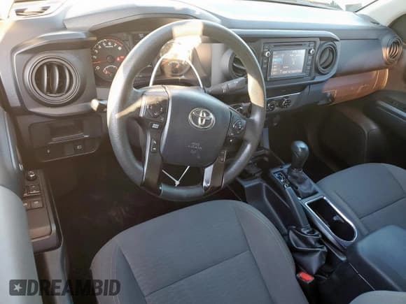 ✅ 2018 Toyota Tacoma SR • VIN: 5TFSX5EN9JX062897 • Lot: 70938605. Wystawiony na Copart z przebiegiem 73 189 mil. Bezpłatny archiwum sprzedaży aukcyjnych z USA i szczegółowy raport historii pojazdu na DreamBid. Zdjęcie 8.