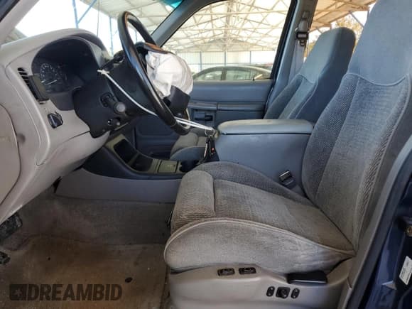 ✅ 1995 Ford Explorer Eddie Bauer • VIN: 1FMDU32X2SUB97231 • Lot: 92242785. Listed on Copart with 217,781 mi. Free auction sales archive from the USA and detailed vehicle history report at DreamBid. Image 7.