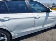 ✅ 2015 BMW 3 Series 320i • VIN: WBA3B1C51FK141111 • Lot: 42755636. Wystawiony na IAAI z przebiegiem 67 872 mil. Bezpłatny archiwum sprzedaży aukcyjnych z USA i szczegółowy raport historii pojazdu na DreamBid. Zdjęcie 13.