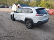 ✅ 2019 Jeep Cherokee Trailhawk • VIN: 1C4PJMBX5KD198132 • Lot: 43334628. Wystawiony na IAAI z przebiegiem 68 435 mil. Bezpłatny archiwum sprzedaży aukcyjnych z USA i szczegółowy raport historii pojazdu na DreamBid. Zdjęcie 3.