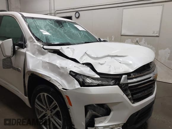 ✅ 2023 Chevrolet Traverse High Country • VIN: 1GNEVNKWXPJ176247 • Lot: 41515012. Wystawiony na IAAI z przebiegiem 69 663 mil. Bezpłatny archiwum sprzedaży aukcyjnych z USA i szczegółowy raport historii pojazdu na DreamBid. Zdjęcie 6.