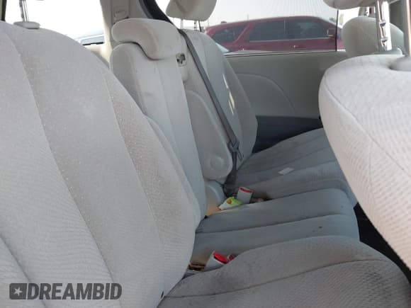 ✅ 2014 Toyota Sienna LE AAS • VIN: 5TDKK3DC0ES471725 • Lot: 43061361. Listed on IAAI with 194,913 mi. Free auction sales archive from the USA and detailed vehicle history report at DreamBid. Image 8.