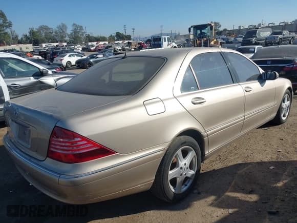✅ 2004 Mercedes-Benz S 430 • VIN: WDBNG70J84A406898 • Lot: 43804072. Listed on IAAI with 165,290 mi. Free auction sales archive from the USA and detailed vehicle history report at DreamBid. Image 4.
