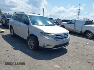 ✅ 2011 Toyota Highlander • VIN: 5TDZK3EH9BS026212 • Лот: 42862366. Опубликован ранее на IAAI с пробегом 120 000 миль. Бесплатный доступ к архиву аукционных продаж из США и подробный отчёт об истории автомобиля на DreamBid. Изображение 1.