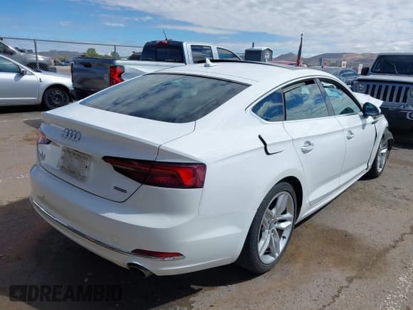 ✅ 2019 Audi A5 Sportback Premium • VIN: WAUANCF57KA055369 • Lot: 43323744. Wystawiony na IAAI z przebiegiem 96 912 mil. Bezpłatny archiwum sprzedaży aukcyjnych z USA i szczegółowy raport historii pojazdu na DreamBid. Zdjęcie 4.