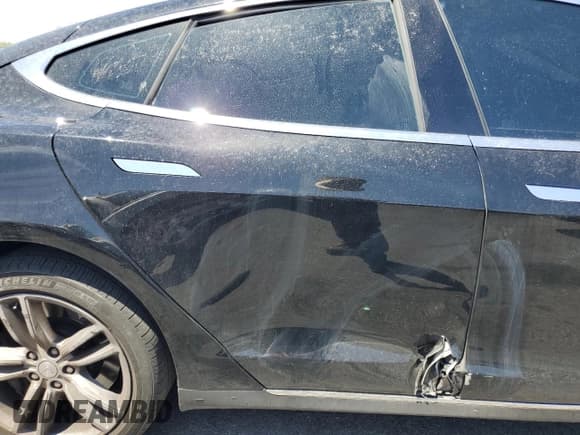 ✅ 2015 Tesla Model S 85D • VIN: 5YJSA1E20FF105704 • Лот: 63595755. Опубликован ранее на Copart с пробегом 97 827 миль. Бесплатный доступ к архиву аукционных продаж из США и подробный отчёт об истории автомобиля на DreamBid. Изображение 10.