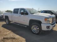 ✅ 2017 GMC Sierra 2500HD Denali • VIN: 1GT12UEY1HF104672 • Lot: 82047655. Wystawiony na Copart z przebiegiem 215 570 mil. Bezpłatny archiwum sprzedaży aukcyjnych z USA i szczegółowy raport historii pojazdu na DreamBid. Zdjęcie 4.