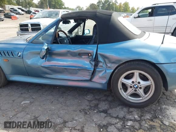 1996 BMW 3 Series Z3 1.9 с VIN 4USCH7326TLB68947, выставлен на аукционе IAAI как лот 43400117 с пробегом 176 150 миль миль и . История ставок и продаж доступна на DreamBid. Изображение 6.