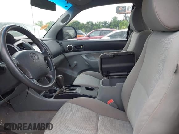 ✅ 2011 Toyota Tacoma • VIN: 5TFPX4EN1BX005899 • Lot: 42626321. Listed on IAAI with 152,098 mi. Free auction sales archive from the USA and detailed vehicle history report at DreamBid. Image 8.