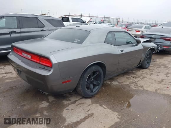 ✅ 2012 Dodge Challenger SXT • VIN: 2C3CDYAGXCH285791 • Лот: 42189085. Опубликован ранее на IAAI с пробегом 182 804 миль. Бесплатный доступ к архиву аукционных продаж из США и подробный отчёт об истории автомобиля на DreamBid. Изображение 4.