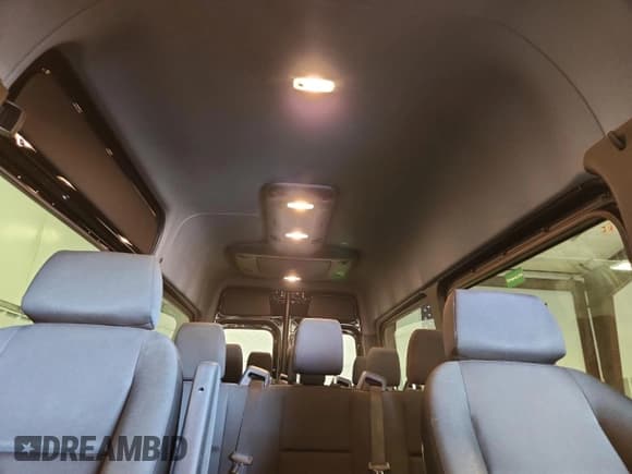 ✅ 2024 Mercedes-Benz Sprinter Passenger • VIN: W1Z4KFHYXRP725853 • Lot: 62282215. Wystawiony na Copart z przebiegiem 13 599 mil. Bezpłatny archiwum sprzedaży aukcyjnych z USA i szczegółowy raport historii pojazdu na DreamBid. Zdjęcie 10.