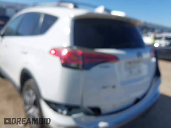 ✅ 2017 Toyota RAV4 LE • VIN: 2T3ZFREV2HW369657 • Lot: 43507121. Wystawiony na IAAI z przebiegiem 34 157 mil. Bezpłatny archiwum sprzedaży aukcyjnych z USA i szczegółowy raport historii pojazdu na DreamBid. Zdjęcie 6.