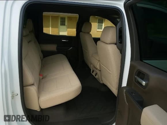 ✅ 2019 Chevrolet Silverado 1500 RST • VIN: 1GCUYEED6KZ156948 • Lot: 84866065. Wystawiony na Copart z przebiegiem 58 243 mil. Bezpłatny archiwum sprzedaży aukcyjnych z USA i szczegółowy raport historii pojazdu na DreamBid. Zdjęcie 6.