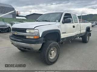 2001 Chevrolet Silverado 2500HD LS z VIN 1GCHK29U61E143795, wystawiony jako IAAI lot #42871017 z przebiegiem 210 770 mil mil oraz . Historia ofert i sprzedaży dostępna na DreamBid. Obrazek 2.