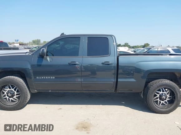 ✅ 2019 Chevrolet Silverado 1500 LT • VIN: 2GCRCPEC2K1114499 • Lot: 43338926. Wystawiony na IAAI z przebiegiem 126 728 mil. Bezpłatny archiwum sprzedaży aukcyjnych z USA i szczegółowy raport historii pojazdu na DreamBid. Zdjęcie 14.