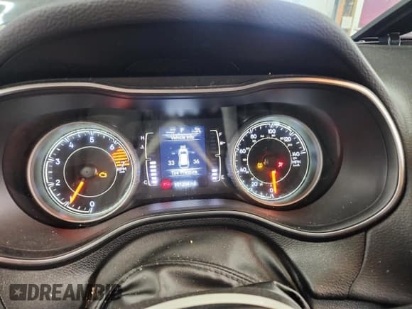 ✅ 2019 Jeep Cherokee Latitude Plus • VIN: 1C4PJLLB2KD300791 • Lot: 85581585. Listed on Copart with 101,204 mi. Free auction sales archive from the USA and detailed vehicle history report at DreamBid. Image 9.