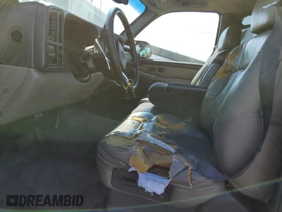 ✅ 2000 Chevrolet Suburban LS • VIN: 3GNEC16T9YG195275 • Lot: 81143735. Listed on Copart with 20,078 mi. Free auction sales archive from the USA and detailed vehicle history report at DreamBid. Image 7.