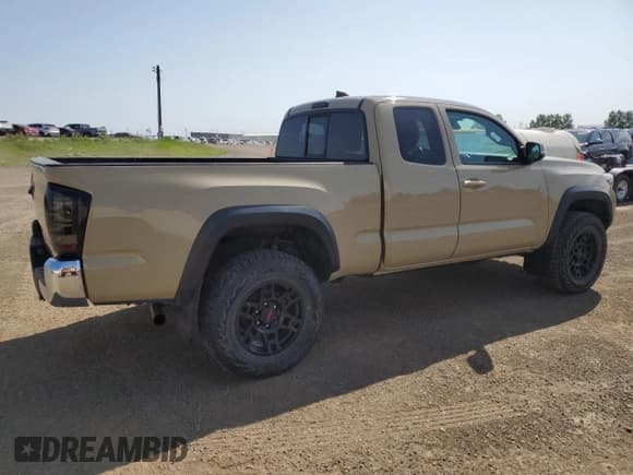 ✅ 2018 Toyota Tacoma SR5 • VIN: 5TFSZ5AN9JX141602 • Lot: 61573115. Listed on Copart with 102,677 mi. Free auction sales archive from the USA and detailed vehicle history report at DreamBid. Image 3.