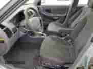 2003 Hyundai Accent GL z VIN KMHCG45C73U481294, wystawiony jako Copart lot #55958005 z przebiegiem 136 964 mil mil oraz Czysty tytuł • Clean title. Historia ofert i sprzedaży dostępna na DreamBid. Obrazek 7.